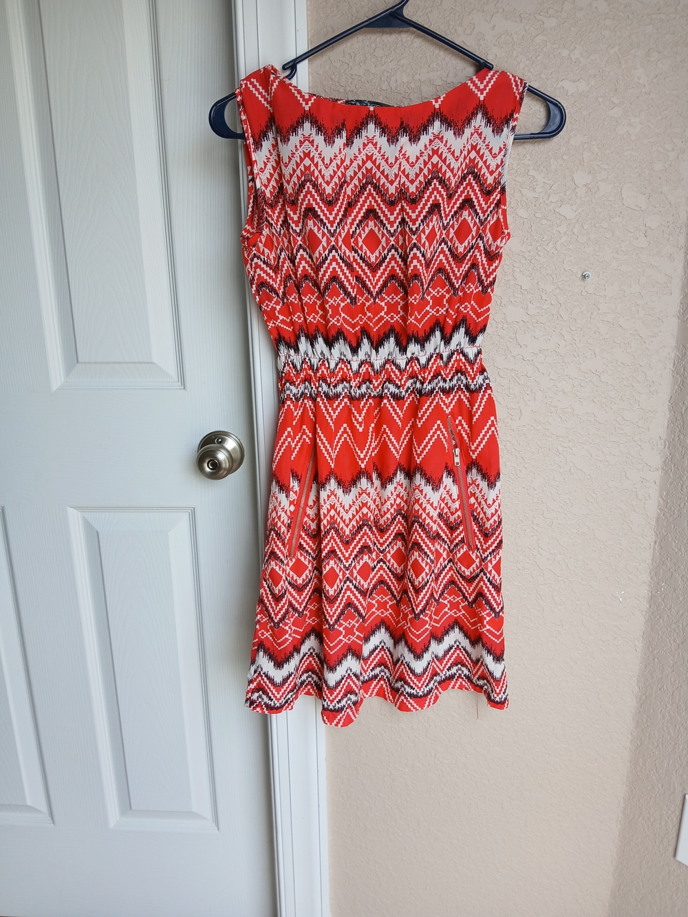 feathers Red Zigzag Sleeveless Mini Dress